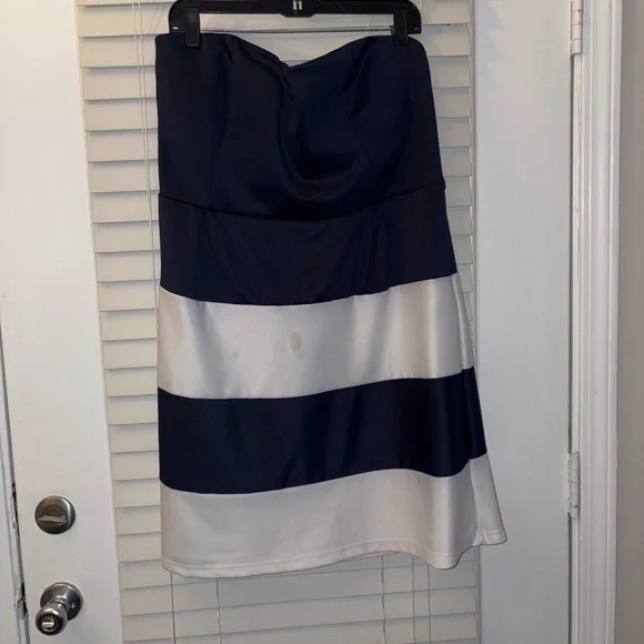 Navy and White Women's strapless dress - Picture 2 of 4